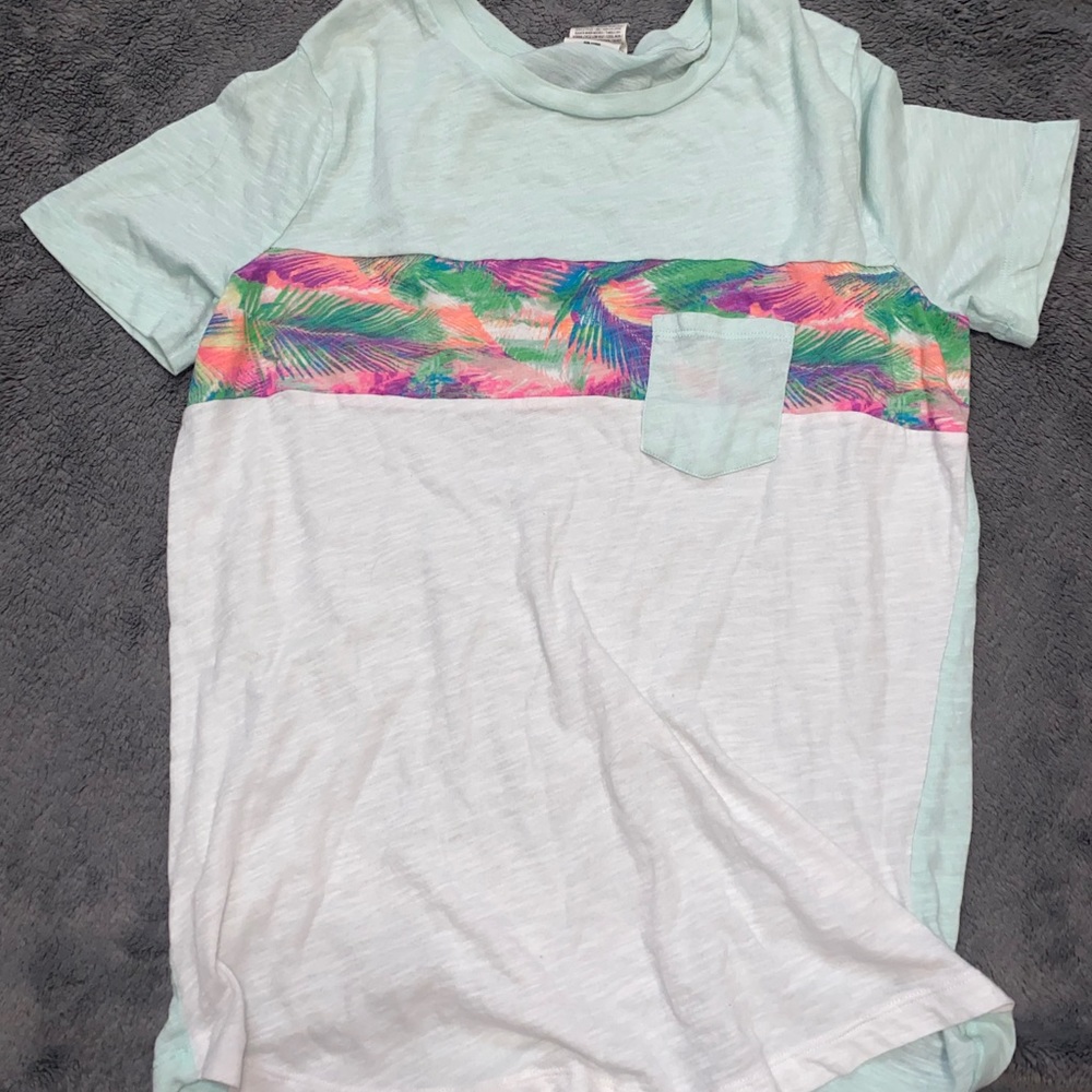 pink tshirt